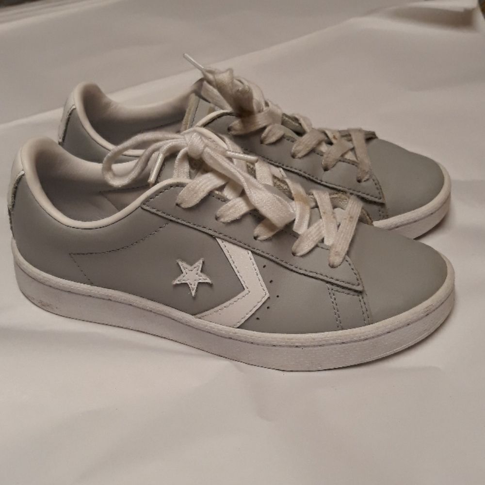 Converse One Star girls shoes sz 1.5